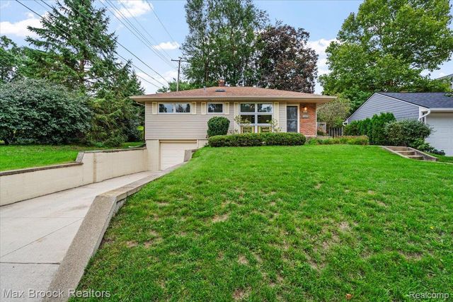1330 N Oak Street, Rochester, MI 48307