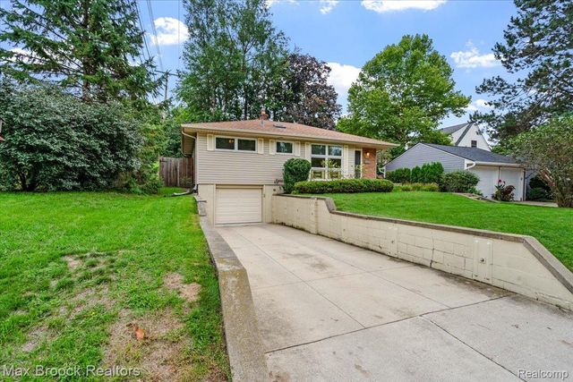 1330 N Oak Street, Rochester, MI 48307