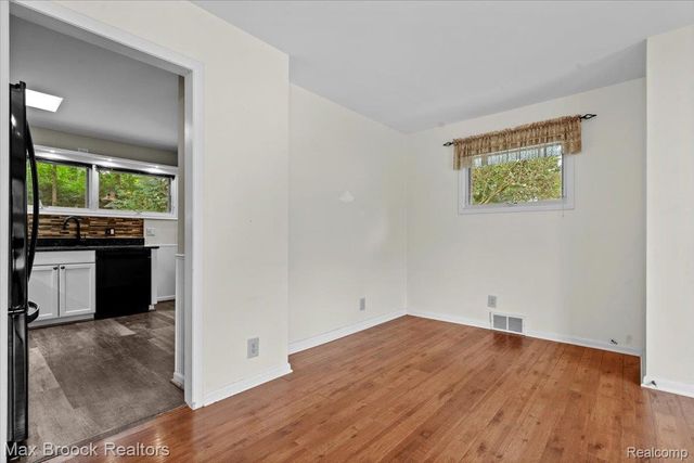 1330 N Oak Street, Rochester, MI 48307