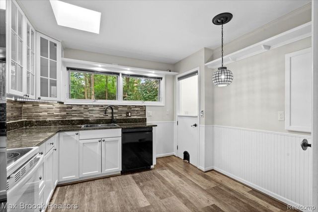 1330 N Oak Street, Rochester, MI 48307