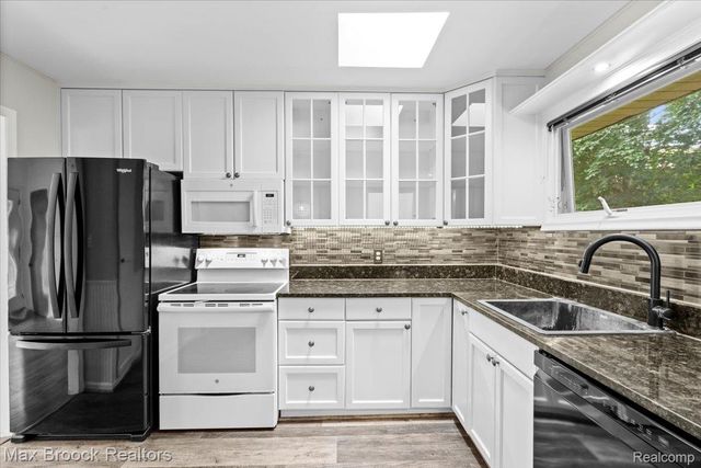 1330 N Oak Street, Rochester, MI 48307