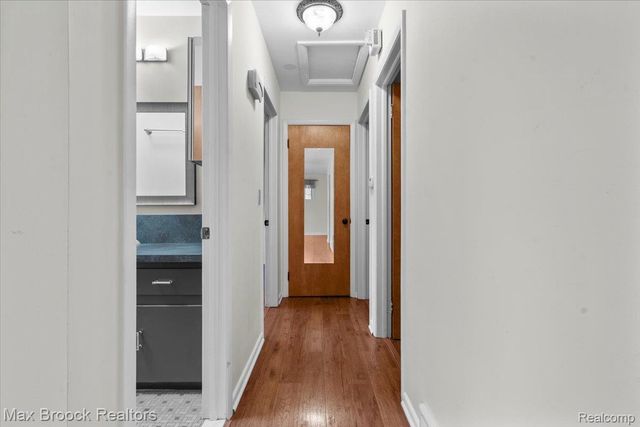 1330 N Oak Street, Rochester, MI 48307