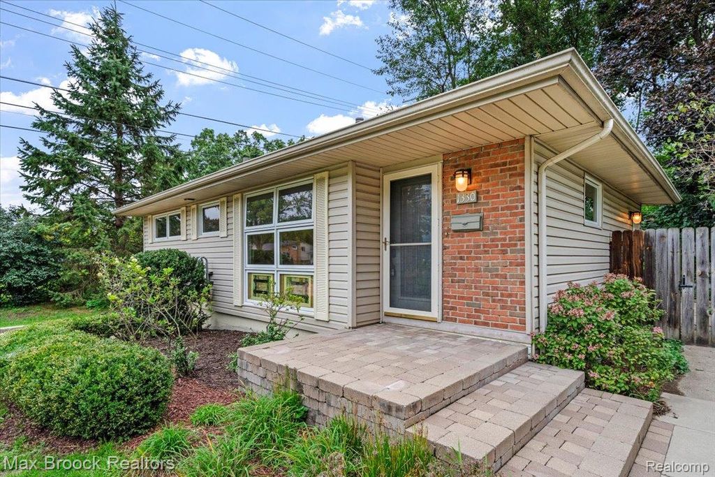 1330 N Oak Street, Rochester, MI 48307