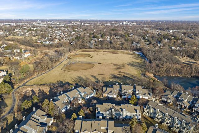537 W Parkside Drive, Palatine, IL 60067