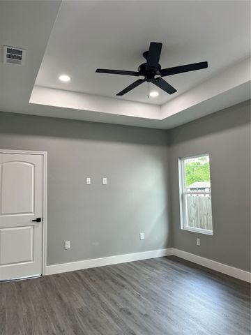 200 Garfield Street, Mcgregor, TX 76657