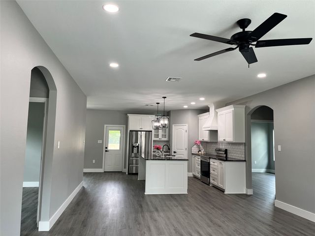 200 Garfield Street, Mcgregor, TX 76657