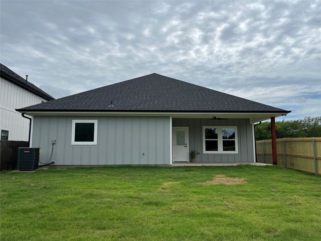 200 Garfield Street, Mcgregor, TX 76657