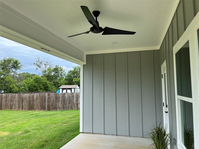 200 Garfield Street, Mcgregor, TX 76657
