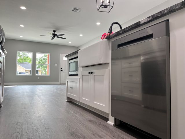 200 Garfield Street, Mcgregor, TX 76657