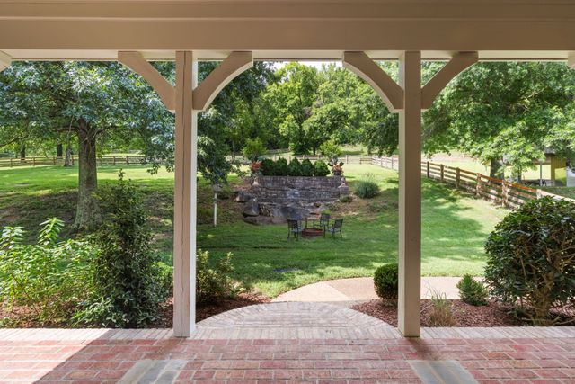 1307 Mooresville Rd, Culleoka, TN 38451