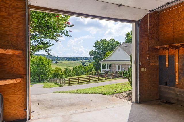 1307 Mooresville Rd, Culleoka, TN 38451