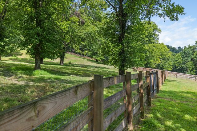 1307 Mooresville Rd, Culleoka, TN 38451