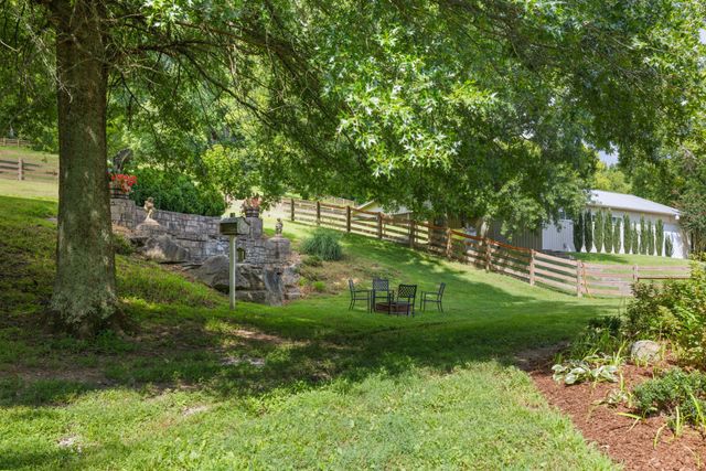 1307 Mooresville Rd, Culleoka, TN 38451