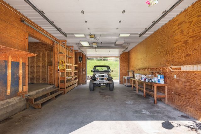 1307 Mooresville Rd, Culleoka, TN 38451