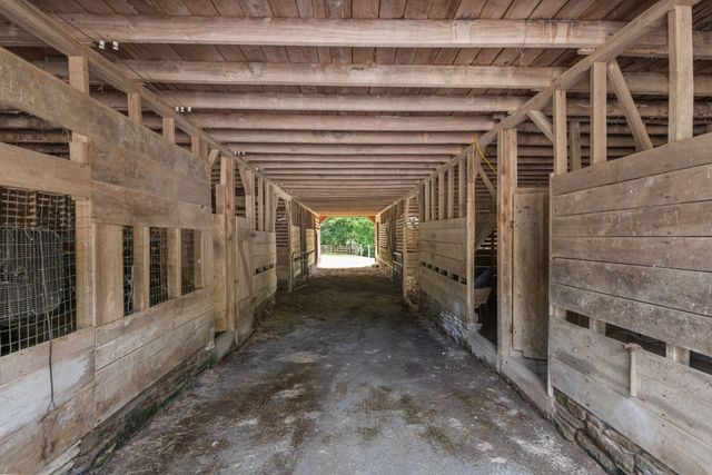 1307 Mooresville Rd, Culleoka, TN 38451