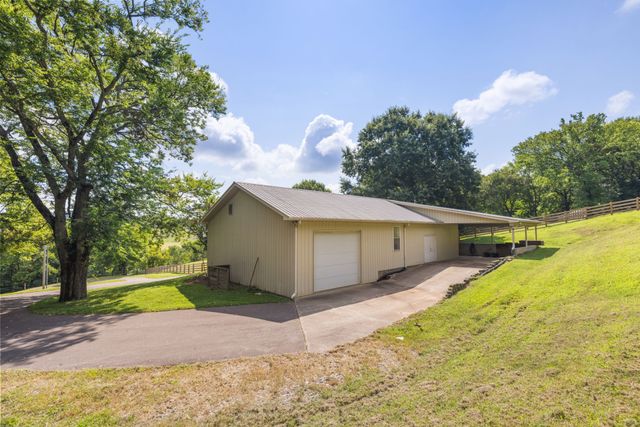 1307 Mooresville Rd, Culleoka, TN 38451