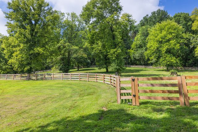 1307 Mooresville Rd, Culleoka, TN 38451