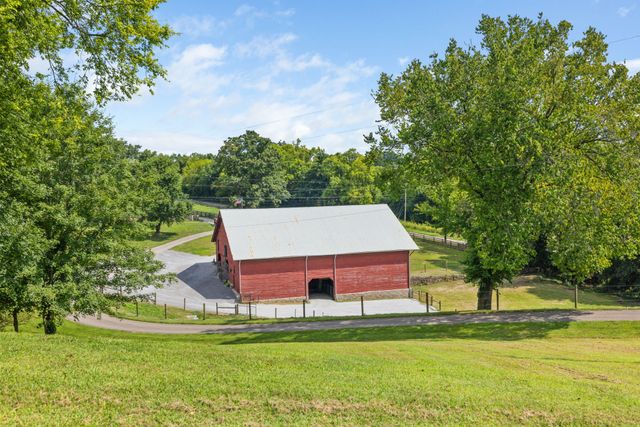 1307 Mooresville Rd, Culleoka, TN 38451