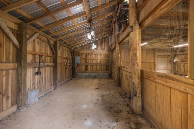 1307 Mooresville Rd, Culleoka, TN 38451