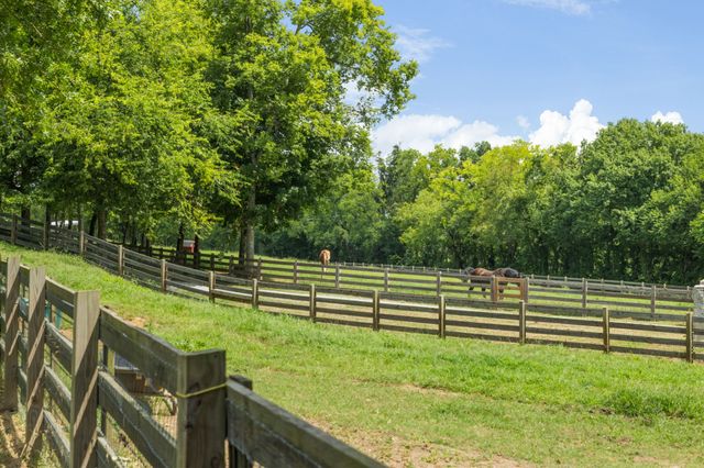 1307 Mooresville Rd, Culleoka, TN 38451