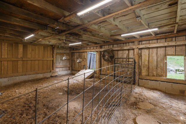 1307 Mooresville Rd, Culleoka, TN 38451