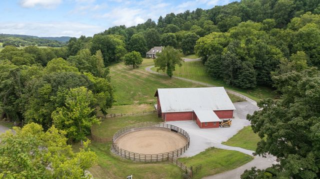 1307 Mooresville Rd, Culleoka, TN 38451