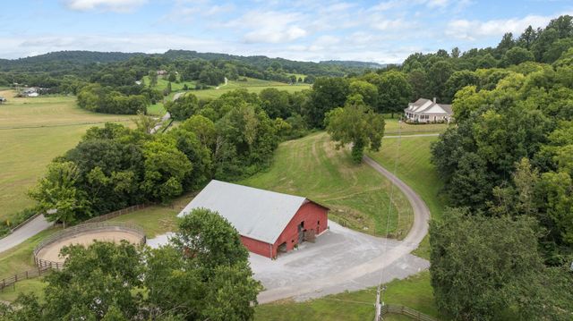 1307 Mooresville Rd, Culleoka, TN 38451