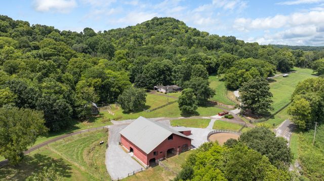 1307 Mooresville Rd, Culleoka, TN 38451
