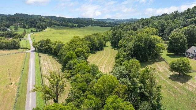 1307 Mooresville Rd, Culleoka, TN 38451