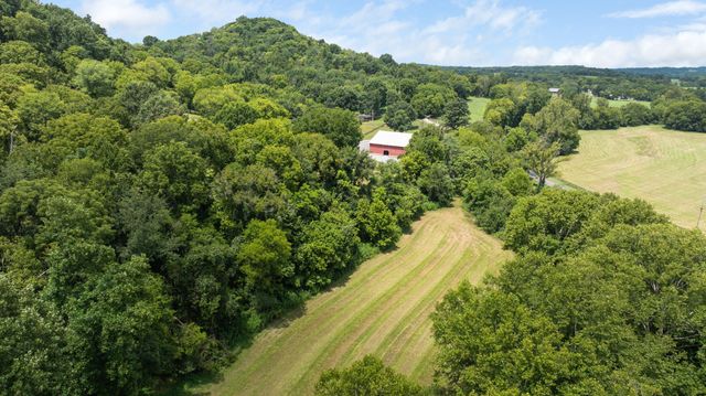1307 Mooresville Rd, Culleoka, TN 38451