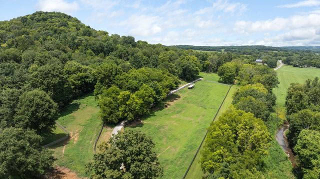 1307 Mooresville Rd, Culleoka, TN 38451