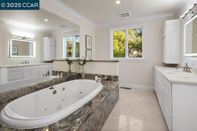 128 Oak Rd, Orinda, CA 94563