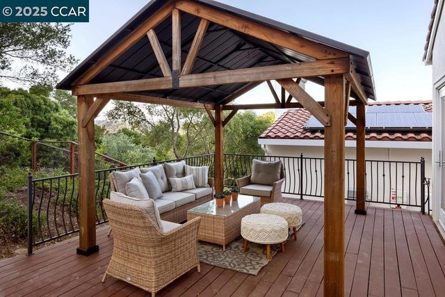 128 Oak Rd, Orinda, CA 94563