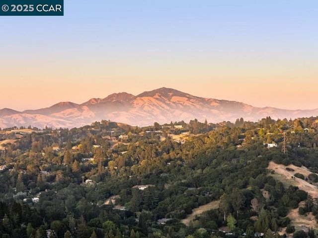 128 Oak Rd, Orinda, CA 94563