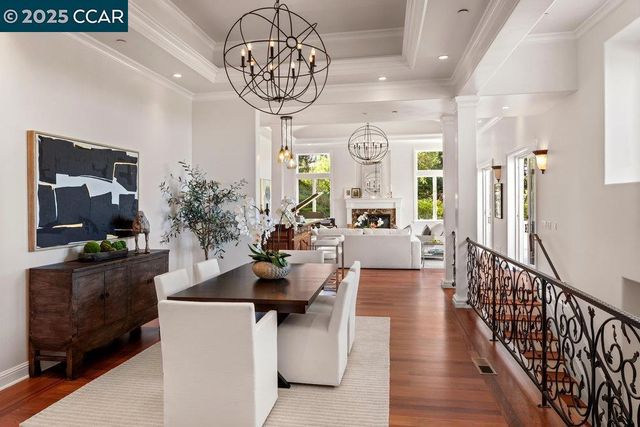 128 Oak Rd, Orinda, CA 94563