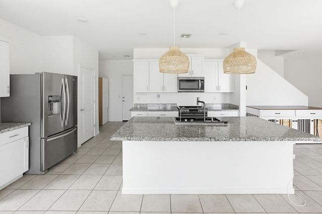 6815 W Encinas Lane, Phoenix, AZ 85043