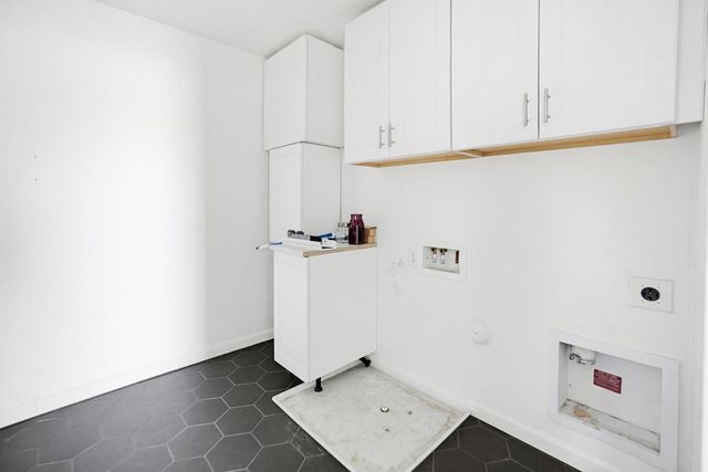 6815 W Encinas Lane, Phoenix, AZ 85043