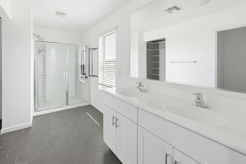 6815 W Encinas Lane, Phoenix, AZ 85043