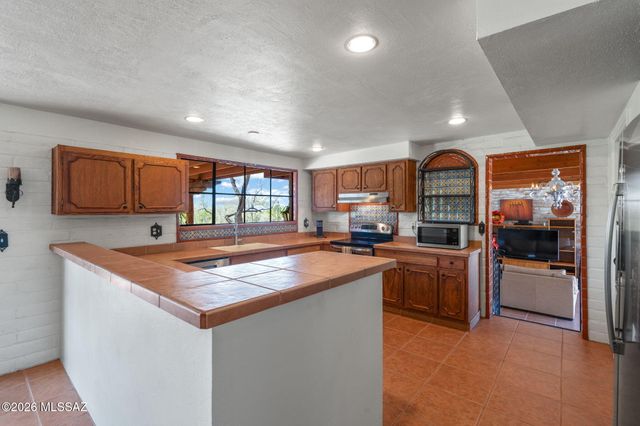 9151 N Riviera Drive, Oro Valley, AZ 85704