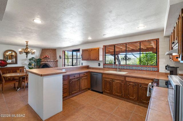 9151 N Riviera Drive, Oro Valley, AZ 85704