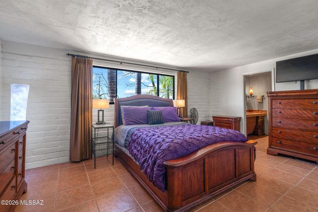 9151 N Riviera Drive, Oro Valley, AZ 85704