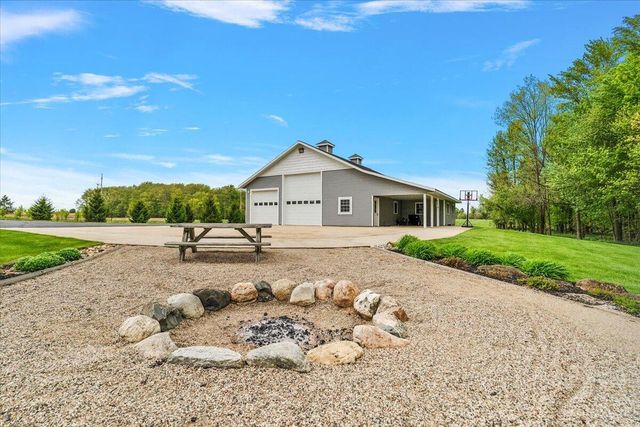 89 Summerwyn Drive Se, Leighton Twp, MI 49316