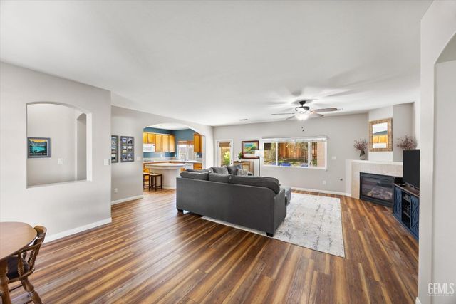 6721 Alderbrook Lane, Bakersfield, CA 93312