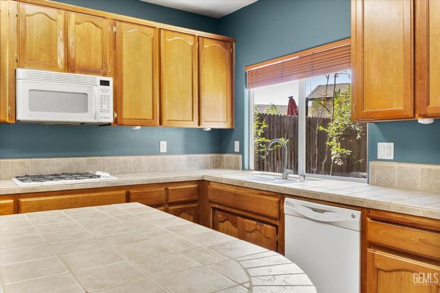 6721 Alderbrook Lane, Bakersfield, CA 93312