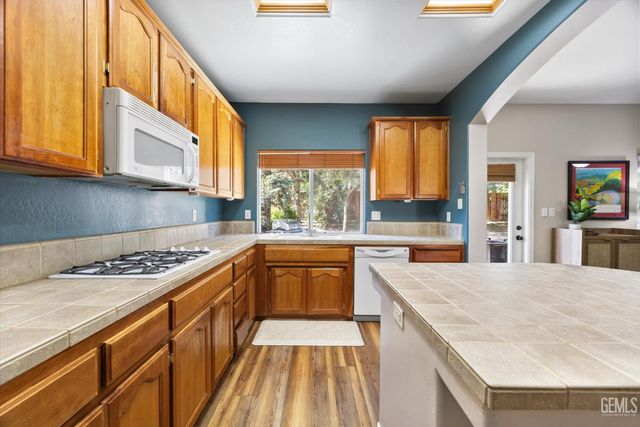 6721 Alderbrook Lane, Bakersfield, CA 93312