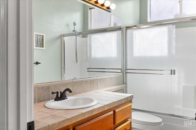6721 Alderbrook Lane, Bakersfield, CA 93312