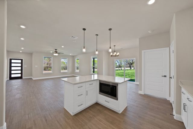 619 Lanai Circle, Runaway Bay, TX 76426