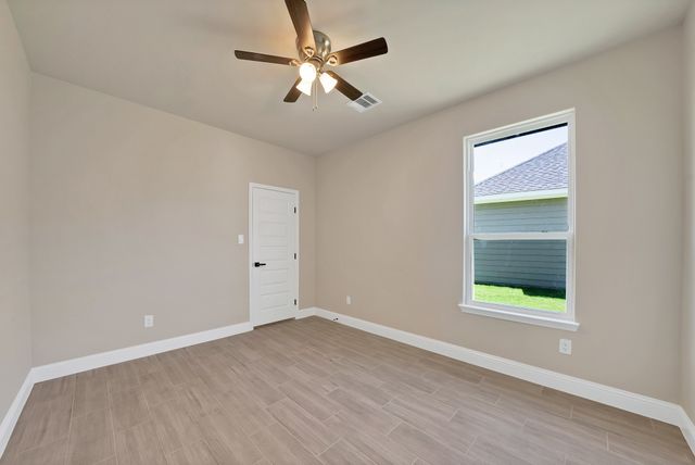 619 Lanai Circle, Runaway Bay, TX 76426