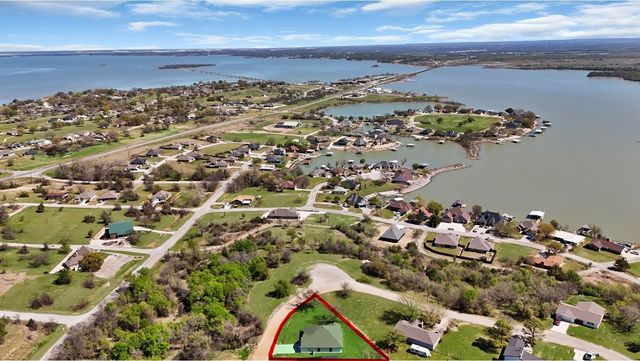619 Lanai Circle, Runaway Bay, TX 76426