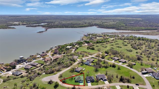 619 Lanai Circle, Runaway Bay, TX 76426